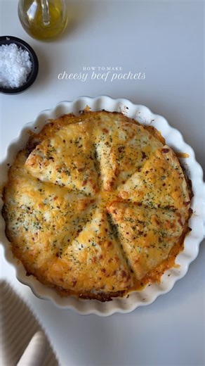 Iram Mansoor on Instagram: "Cheesy beef pockets 🧀 Ingredients 1 lb of ground beef, 80% lean and 20% fat. 1 onion, finely diced 1 tbsp fresh garlic, minced 1 cup bell pepper, chopped 1-2 Serrano pepper, chopped ( optional ) 3 tbsp tomato paste Salt to taste 1 tsp garlic powder 1 tsp smoked paprika powder 1/2 tsp chili powder 1 tsp red chili flakes 1 tsp black pepper 1 tsp cumin powder 3/4 cup water 2 tbsp oil To assemble: 4 large tortillas, cut into half 3 tbsp Butter/garlic butter 1 cup mozzare