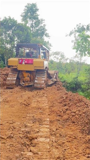 Project Building Terraces on Difficult Land with a D6R XL Bulldozer