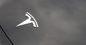 Auto analyst says Tesla needs driver monitoring system after most recent crash investigation