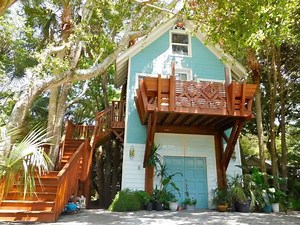 5.4K views · 212 reactions | Lets try this one more time, with the right property link this time! We have a few cool tree houses;) https://www.follybeach.com/vacation-rentals/folly-beach-tree-house Experience the best of Folly Beach in this rustic, treetop cabin. | Folly Beach | Facebook