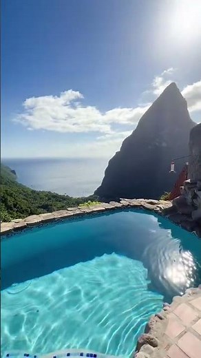 We love romantic resorts in St Lucia to celebrate your honeymoon 🌺⛰️🌴