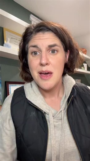 The Mayflower wasn’t supposed to land in Massachusetts. Their contract was with the Virginia Company — but storms pushed them north, outside the reach of English law. Half the passengers weren’t even Pilgrims, and some started saying, “We’re not bound by any rules.” So before they went ashore, they wrote the Mayflower Compact — a survival pact, not a freedom charter. It’s remembered as the birth of democracy, but in reality? It was a quick attempt to keep control in a broken business deal. #Risi