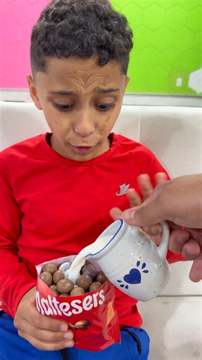How to make the best CHOCOLATE CEREAL with milk for your brother? 😅❤️🍨 #shorts