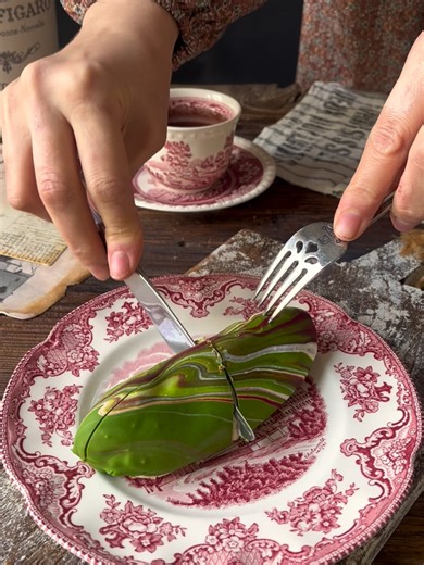 Delicious Pistachio Cake Recipe with Cream and Chocolate