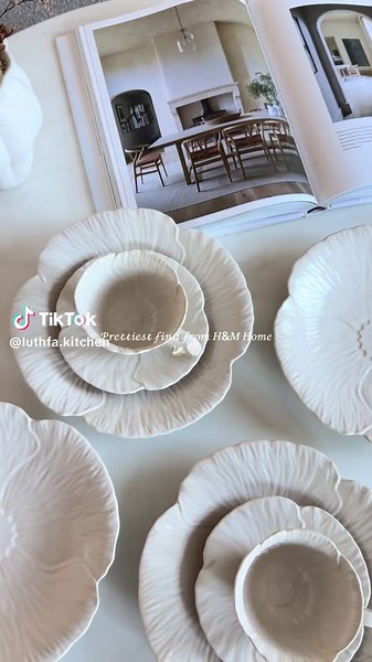 𝒫𝓇𝑒𝓉𝓉𝒾𝑒𝓈𝓉 𝒻𝒾𝓃𝒹 𝒻𝓇𝑜𝓂 𝐻&𝑀 𝐻𝑜𝓂𝑒 🦢🤍 #h&m #dinnerware #fyp #kitchen