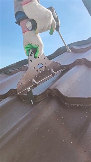 This 1 Simple Tool Prevents Roof Disasters! 🤯 #RoofingHacks #DIYConstruction #HandymanTips