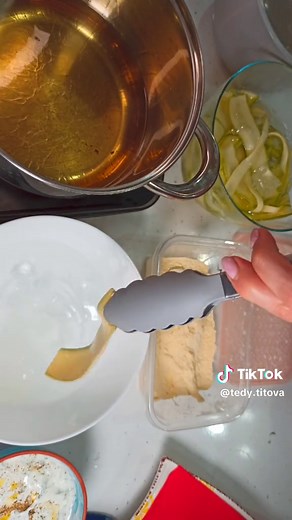 Хрупкави тиквички по гръцки | Лесен и вкусен рецепт