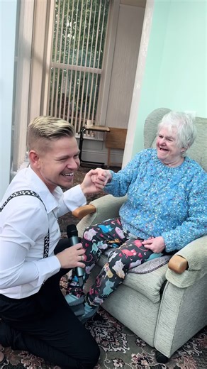 We had such a fun time in the care home today singing an 80s classic 🎶 A little bit of I Think We’re Alone Now by Tiffany had everyone smiling. Take a look! #carehome #musicmagic #singing #80s #care