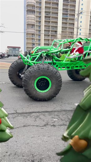 Christmas parade in Ocean City MD Desfile navideño en ocean city Maryland #christmas2025 #Christmas #oceancitymaryland@ | Bambo Bambo