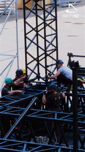 🏗️ 𝗦𝗜𝗫𝗧𝗬𝟴𝟮 𝗫𝗟𝟳𝟳 𝗧𝗼𝘄𝗲𝗿 🏗️ The XL77 is built for 𝘀𝘁𝗮𝗯𝗶𝗹𝗶𝘁𝘆, 𝘀𝗮𝗳𝗲𝘁𝘆, 𝗮𝗻𝗱 𝗲𝗮𝘀𝗲 𝗼𝗳 𝘂𝘀𝗲. Made from 𝗮𝗹𝘂𝗺𝗶𝗻𝗶𝘂𝗺, it features integrated treads for safe access. The base is directly connected to the scaffolding structure, increasing strength and distributing loads evenly. The 𝗱𝗲𝗮𝗱𝗵𝗮𝗻𝗴 𝘀𝗮𝗳𝗲𝘁𝘆 𝗽𝗶𝗻 𝘀𝘆𝘀𝘁𝗲𝗺 makes operations safer and simpler. For heavier loads, a 𝘀𝘁𝗲𝗲𝗹 𝘃𝗲𝗿𝘀𝗶𝗼𝗻 is also available. 👉 Discover more: www.sixty