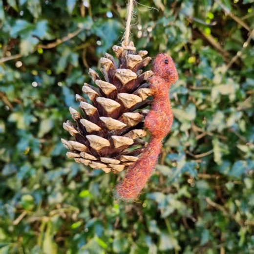 I've just put the pattern for this little Red Squirrel Brooch on Ravelry (you can also find it on my website - link in bio). The smallest knits are often the fiddliest but this squirrel is suprisingly straightforward - you knit it in one piece, from tail to nose tip, as a length of i-cord. You knit the legs and ears as simple short rows as you go and stuff it with the same yarn you knit it in. Then wet felt it (use 100% wool, not superwash treated - I used Jamieson's Spindrift), finally sewing i