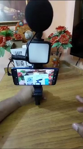 How to Assemble a Smartphone Tripod Easily