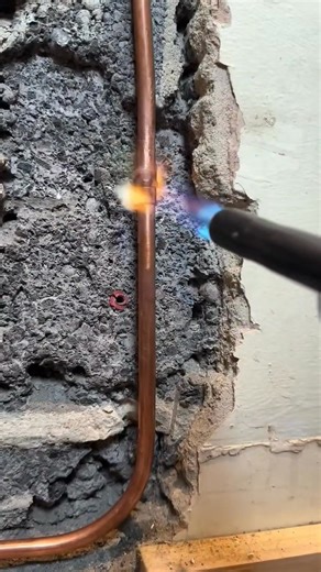 4.2K views · 20 reactions | How to replace a leaking isolation valve! Soldering and bending copper pipe for new radiator! #fblifestyletyle #fblifestyle #fblifestyletyl #fblive #lifestyle #life #lifehacks #lifeisbeautiful #lifequotes #short #furnituresale #homedecor #smallbusiness #localbusiness #homeforsale #homefurniture #realestate #toolsale #vintagefurniture #appliancesale | plumber video | Facebook