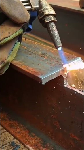 Precision Torch Heating for Clean Steel Edge Fabrication