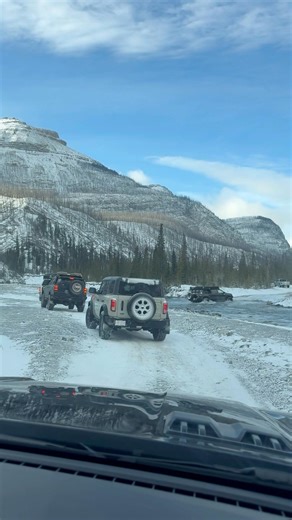 Off-Road Convoy crosses Frozen River #FordBronco #4Runner #Raptor