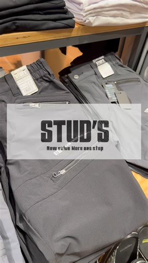 プロショップ・ティクル 川崎本店 on Instagram: "✨👖 縦横ストレッチ ジョガーパンツ S2217👖✨ ”快適なのにおしゃれにキマる” トレンドを抑えつつ作業性も上がるセミワイドシルエット POINT ■CORDURA®️ファブリックを使用 本体生地には過酷な条件が要求される米軍ミリタリー向けウェアなどにも使用される高耐久素材CORDURA®️ ファブリックを使用しています。 ■二重構造のリップストップ 耐久性と肌触りのよさを両立した特殊な二重構造のリップストップを使用しています。表面は特徴的な格子柄とハードな手持ち感があり、織りの特性上、破れや摩耗に強く、裏面はニットのような柔らかさと肌触りの良さが感じられます。 ■ストレスフリーで快適な着心地 ストレッチ性を表す伸長率が縦29%、横17%で縦横ともに伸縮性があります。生地の軽さと相まってストレスフリーで快適な着心地です。 ■動きやすく、作業性を阻害しない トレンド感のあるやや太めなシルエットはおしゃれにきまるだけではなく、窮屈感や突っ張り感が全くないので作業中も快適です。ワイドシルエット