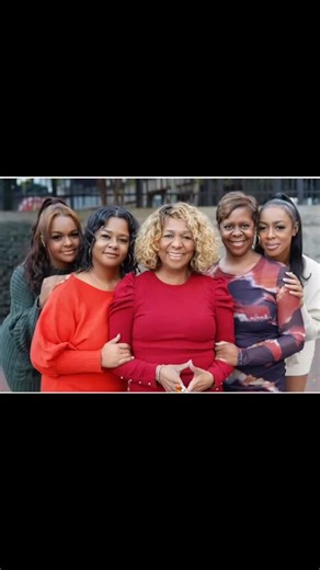 Time slips by so fast — and the holidays have a way of reminding us just how precious these moments really are. 💫 Between the gatherings, laughter, and cozy chaos ❤️ there’s beauty in every bit of it. These are the memories that deserve to be captured — not just on your phone, but in a way you can look back on for years to come. 🥹📸 I know the holidays can stretch the budget 💰 so I’m keeping my sessions affordable and meaningful — because you shouldn’t have to choose between creating memories