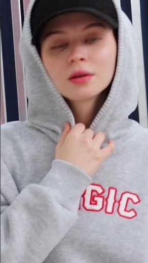 Gray Oversized Tracksuit Outfit: Why Matching Sets Look Better This Season