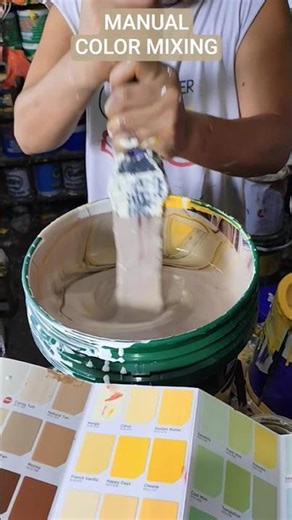 Color Mixing / How A Professional Paint Mixer Creates Colors