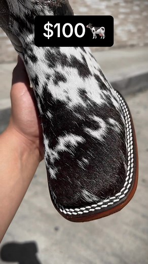 Men’s Original Hair On Hide Boots On Sale For $100!! #alfawesternwear #alfawesternwearboots #texas #cowboyboots #cowboyoutfit #botas #westernwear #boots #botasvaqueras #cowhideboots