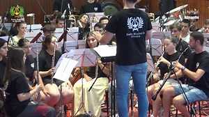 Lista de reprodução da Banda ▶🔀 https://bit.ly/BMOliveira CODEX CALIXTINUS é uma obra musical inspirada no manuscrito medieval homónimo, um tesouro do século XII que reúne liturgias, milagres, histórias de conquista e o célebre Guia do Peregrino. Esta composição, encomendada pela Banda Musical de Oliveira ao compositor Andrés Álvarez, para o album "Ecos do Caminho - Uma jornada musical pelo Caminho de Santiago" a apresentar no dia 23 de Novembro, com direção artística de Alfredo Macedo. 🎼 Set 