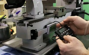 小车床2轴装尺：Z轴 Installing a digital readout (DRO) on the Z axis of a mini lathe