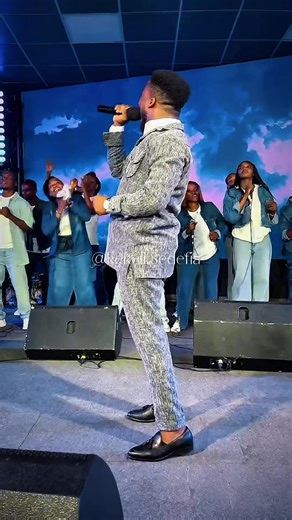 AYÉ: Une célébration d'action de grâce inspirante