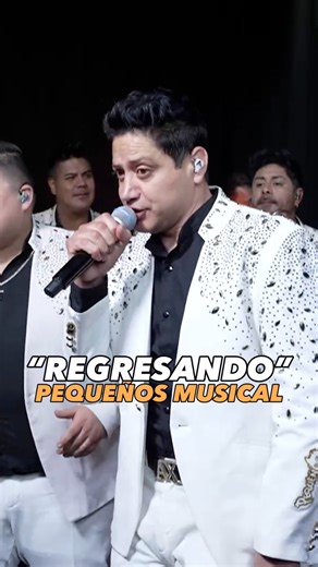 Banda Pequeños Musical nos puso a bailar con “Regresando”. 🎶✨ ¿Cuál de sus canciones es la más prendida? #JessieEnExa | Exafm