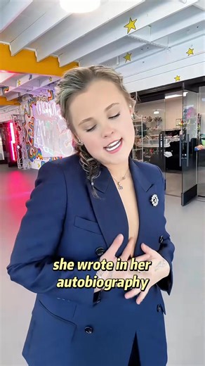 No wonder JoJo Siwa had the heart to cut off the long hair she had kept for 10 years—no one realized this decision was merely to please her future husband.#JoJoSiwa#Chris#entertainment#usa#fyp#usa_tiktok#celebrity | Makayla_thomas_fit