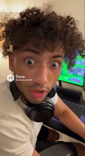 Foltyn playing fortnite