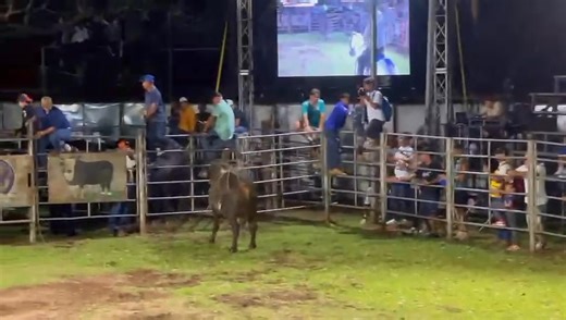  Desde el Centro Turístico #Granada llega a la Gran Sultana, el Rodeo Profesional, con los mejores montados de toda #Nicaragua.  Este 5, 6 y 7 de diciembre, estaremos disfrutando de las mejores montadas. Celebremos juntos la fundación de nuestra Ciudad. #500AñosGranada | Canal Parlamentario de Nicaragua | Facebook