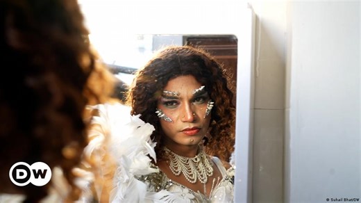 Cross-dressers in India challenge norms, find fulfilment