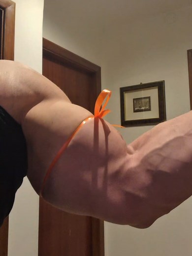 Building Biceps: The Ultimate Gym Guide