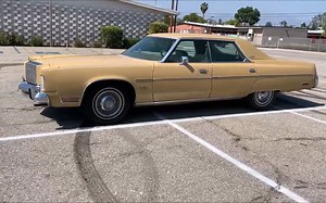 70年代末期美国最后的硬顶全尺寸四门轿车- 1977 克莱斯勒(Chrysler) New Yorker Brougham (纽约客)