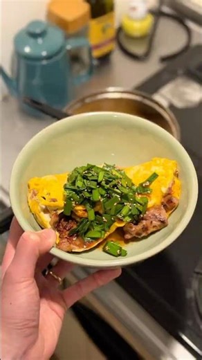 豚肉オムレツのピリ辛ニラだれ