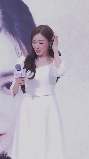 25K views · 945 reactions | Tiffany Young dancing SNSD Gee  Gee syndrome can't escape SNSD 藍 First, Yoona, next Taeyeon and now Tiffany. Waiting for other members 藍 | SNSD4va | Facebook