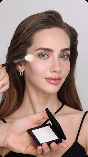 hindash on Instagram: "LILUNA | Mira @miraaofficial__ wears my @hindashcosmetics Gradient Highlighter in LILUNA all over the face and body. A multi-dimensional moon pearl in a transparent base that features a complex shimmer of light pearls. The subtle lilac gradient acts as a brightening effect on the skin, creating the most angelic of auras. A hybrid gel powder highlighter formula that mimics pure light on the skin. From a a sheer glow to full on shimmer fantasy. Layer up on the eyes, face, an