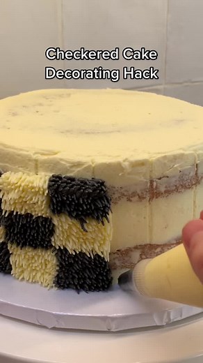 Super Simple Checkered Cake Design Hack