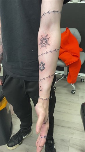 Juuzuo Suzuya arm wrap band done the other week! Was deffo a challenge but we got there eventually #anime #animetattoo #animetattooartist #tattoo #tokyoghoul #tokyoghoulcosplay #tokyoghoultattoo #juuzousuzuya #juuzuocosplay #juuzuosuzuyatattoo #talentotiktok #tattooapprentice #tattooapprenticeship #tattoosartist #tattooideas