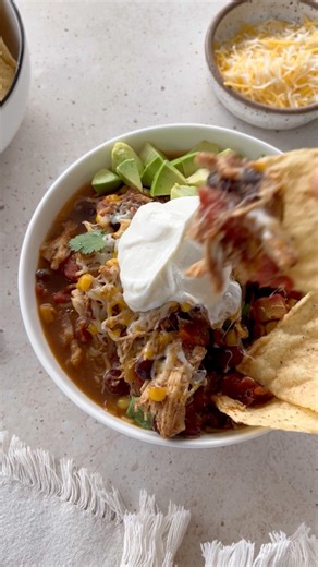 Slow Cooker Chicken Taco Chili ✨ Comment “RECIPE” and I’ll DM you the link 🔥 SAVE this for an easy back-to-school dinner! One of my oldest and most popular recipes!! ✅ Freezer friendly ✅ Budget friendly ✅ Easy and delish!! 🔗 Get the full recipe: https://www.skinnytaste.com/crock-pot-chicken-taco- chili-4-pts/ #slowcooker #crockpotmeals #footballseason #backtoschool #EasyDinner | Skinnytaste