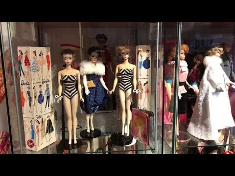 Lyonnais collectionneurs: ce passionné possède près de 400 poupées Barbie