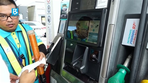 #BernamaNews: An increase in the quota for the BUDI MADANI RON95 fuel subsidy initiative may lead to leakages, as data shows that a significant number of those fully utilising their quota are refuelling near border areas. #digitalbernamatv #BUDI95 #RON95 | Bernama TV | Facebook