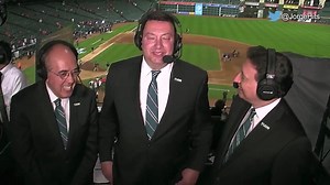 2M views · 8.7K reactions | “Arréglenlo a chingadazos” 藍 Todos somos Enrique Burak al momento de solucionar nuestros problemas. ¡Momentazo en la Serie Mundial! ⚾️  ¡Hoy, el juego 3! | TUDN MEX | Facebook