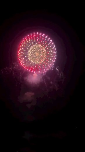 Huge 10" inch Shell🔥💥 #fireworkshell #fireworks #10inchshell #feuerwerk #firework #fuegosartificiales #pyro #pyrography #fireworkshow #fyp #foryou | CharlesPyro Fireworks