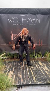 67K views · 409 reactions | Blum House que este año no ha dado una, nos muestra el primer vistazo a WOLFMAN, el remake del hombre lobo que llegará a cines a inicios del 2025 gracias a Universal Pictures Obviamente es alguien disfrazado para un evento, pero masomenos se pueden dar una idea del diseño que tendrá el personaje. | El Reino de los Supermanos | Facebook