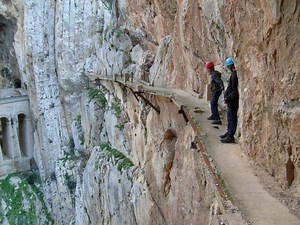 The 10 Most Dangerous Hiking Trails In The World