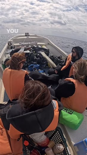 okinawa dive cocoa on Instagram: "𓂃𓂃𓂃𓊝𓄹𓄺𓂃𓂃𓂃⁣ ⁣ 📍糸満⁣ ⁣ 本日は仲良しメンバーで糸満へ⁣ ⁣ 地形ポイントではたくさん⁣ クレパスや洞窟に入って⁣ モンツキカエルウオなど⁣ ⁣ 砂地の根では⁣ グルクン、キンメの群れ⁣ ウミガメやチンアナゴなど⁣ ⁣ 寒さに負けずみんな頑張りました👍⁣ ⁣ ⁣ 次は暖かい沖縄で待ってますね！⁣ ⁣ ⁣ ともちゃん、なつみちゃん⁣ まなみちゃん、なおちゃん⁣ 久しぶりのメンツで⁣ ワイワイダイビングありがとー🙇‍♂️⁣ ⁣ ⁣ ⁣ ⁣ ⁣ ⁣ 【🐋2026.1/15〜3/17開催🐋】⁣ ホエールスイムへ予約受付中です📅⁣ お気軽にお問い合わせ下さい！⁣ ⁣ ⁣ ✎*┈┈┈┈┈┈┈┈┈┈┈┈┈┈┈┈┈┈┈⁣ 【2026年遠征ツアーetc】⁣ ⁣ 1/17〜3/15ホエールスイムツアー開催⁣ ⁣ 3/24〜26 与那国島7ボートファン⁣ ⁣ ⁣ 1泊2日伊平屋島スキンツアー（6〜9月）⁣ 1泊2日座間味島スキンツアー（6〜9月）⁣ 1泊2日久米島5ボートファン（4〜12月）⁣ ⁣