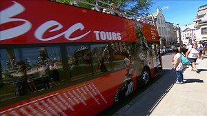 Un tour d'autobus rouge pour explorer la ville | Segment | Québec sur demande | ICI Radio-Canada.ca