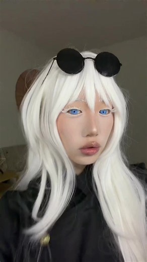 I’m scaring myself with the blue eyes #gojo #jjk #jujutsukaisen #gojocosplay #meimazing