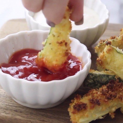 21K views · 37 reactions | Dip these crispy Panko Parmesan Crusted Zucchini Fries in marinara or Ranch dressing..oh la lah!! FULL recipe here: https://www.melissassouthernstylekitchen.com/panko-parmesan-crusted-zucchini-fries/ | Recipe Central | Facebook